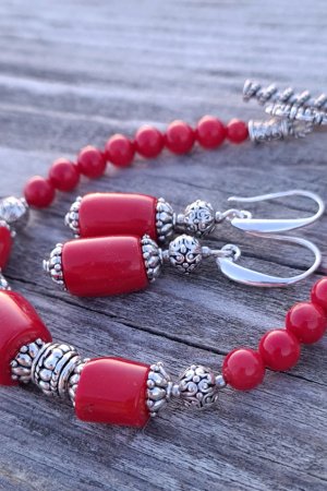 Работа Браслет и серьги из натуральных красных кораллов