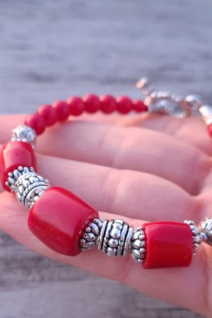 Робота Браслет з натуральних коралів № 223