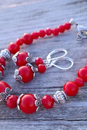 Робота Браслет та сережки "Червона калина"