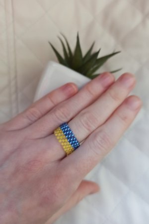 Работа Кольцо из бисера, патриотическое кольцо