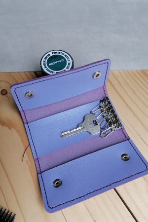 Робота Ключниця зі шкіри ручної роботи. 