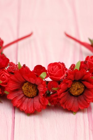 Робота Обруч з червоними квітами під вишиванку