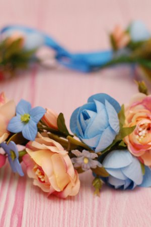 Робота Вінок віночок з квітами персиково-голубий 