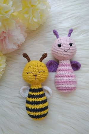 Работа Вязаная погремушка погремушка пчелка и бабочка
