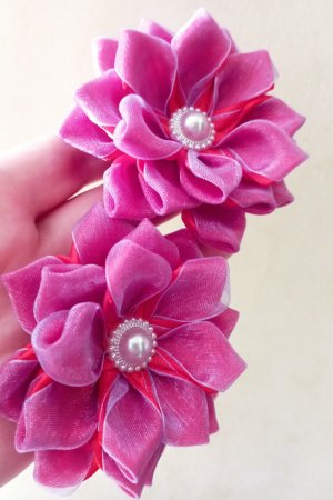 Работа Красные бантики на резиночках