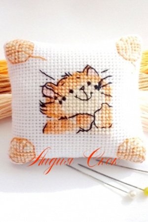 Работа Подушечка-игольница "Рыжик"